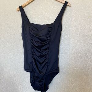 Cleanwater Black Flattering One piece Swimsuit Rouched Panel extra large
